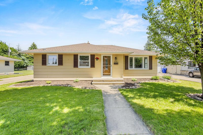 2700 Lillian Ct, Appleton, WI 54911-2243