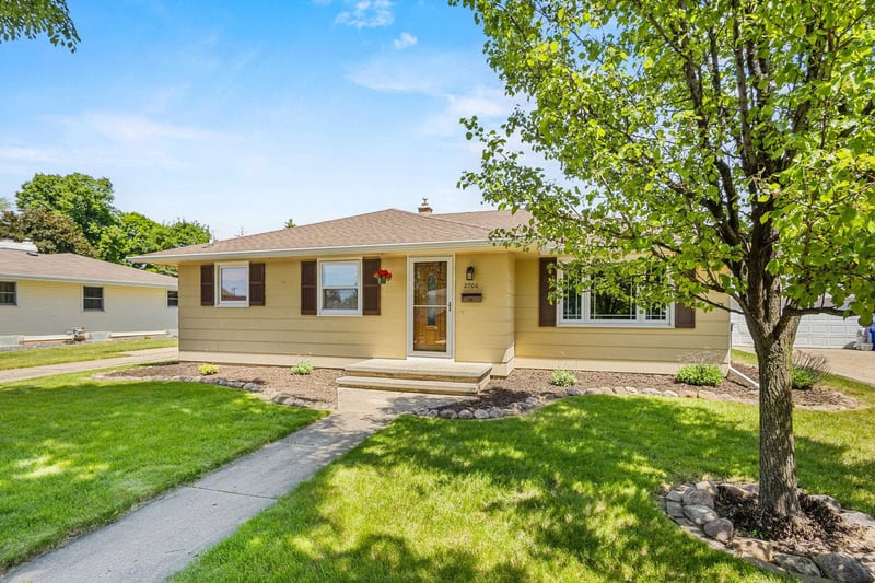 2700 Lillian Ct, Appleton, WI 54911-2243