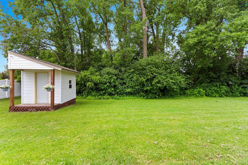2098 Rock River Cir, De Pere, WI 54115