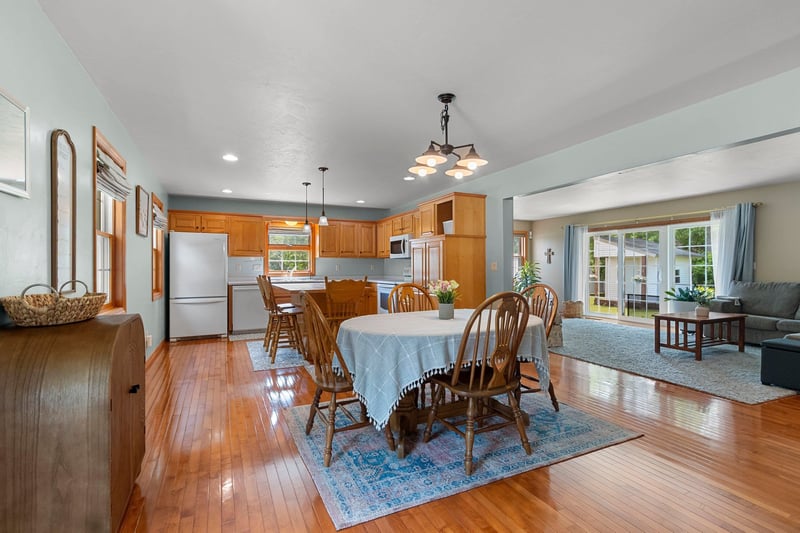 2098 Rock River Cir, De Pere, WI 54115