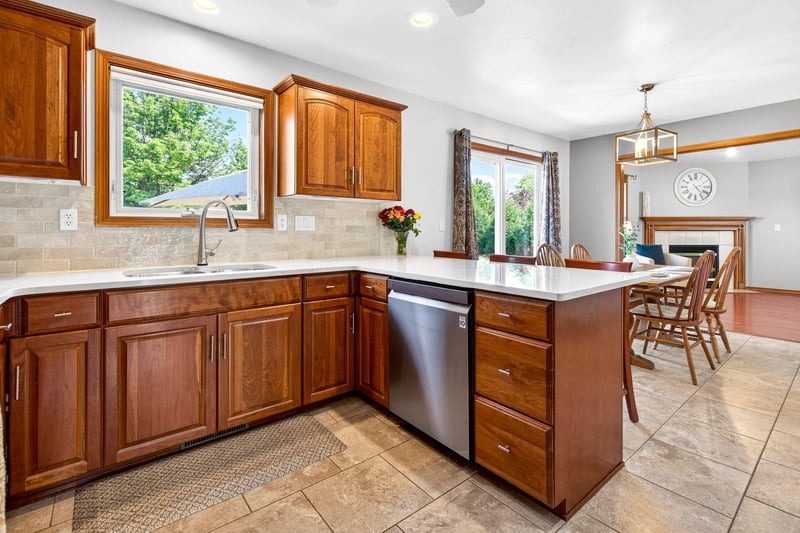N9152 Kernan Ave, Appleton, WI 54915