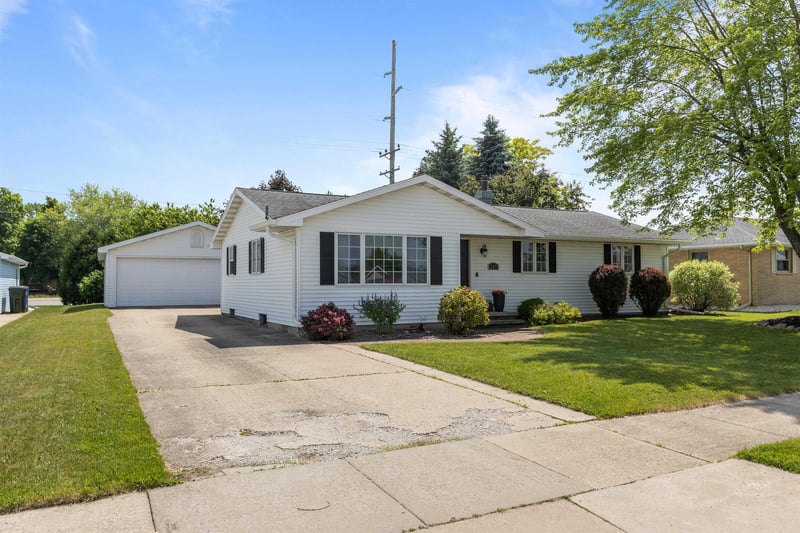 117 St Marys Pl, Kaukauna, WI 54130