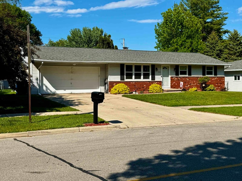 1404 Ponderosa Ave, Green Bay, WI 54313-9999