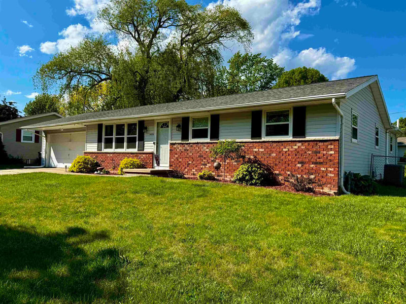1404 Ponderosa Ave, Green Bay, WI 54313-9999