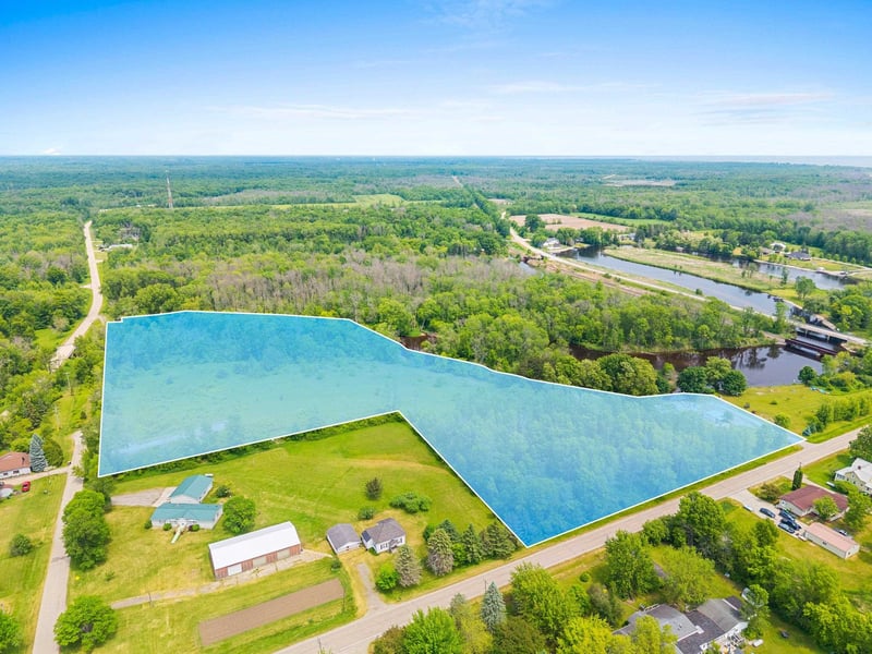 4204 Topel Rd, Oconto, WI 54153-9530