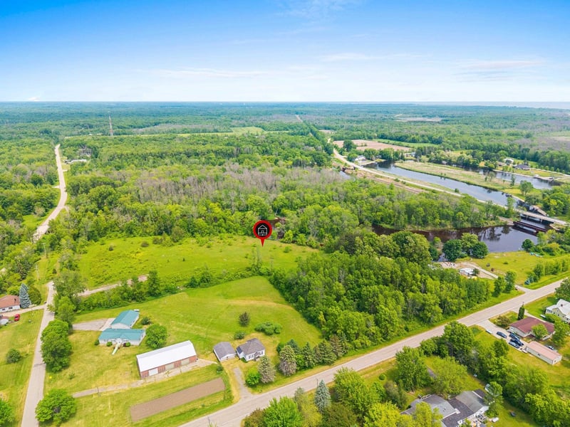 4204 Topel Rd, Oconto, WI 54153-9530