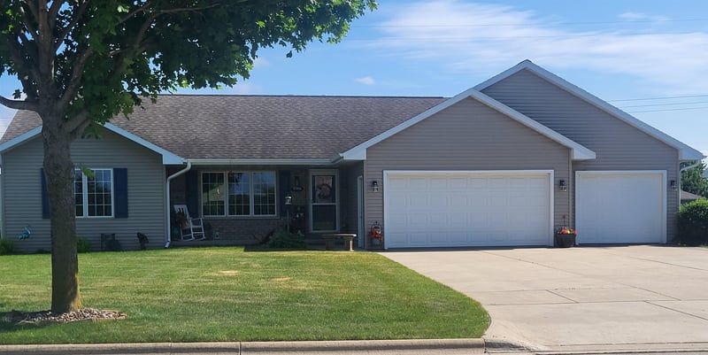 3166 Egan Ln, Green Bay, WI 54311-5064