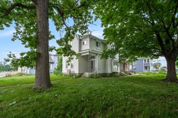 710 Ceape Ave, Oshkosh, WI 54901-5224