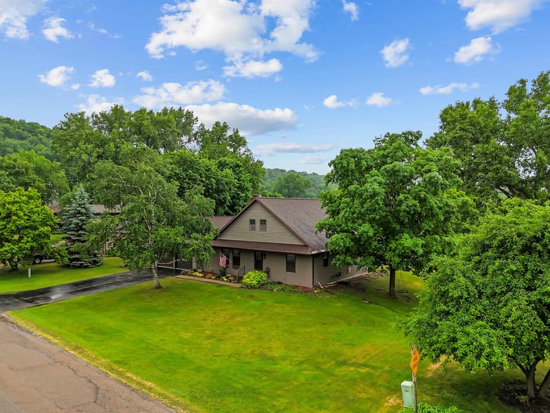 N7725 Palisades Trl, Sherwood, WI 54169-9736