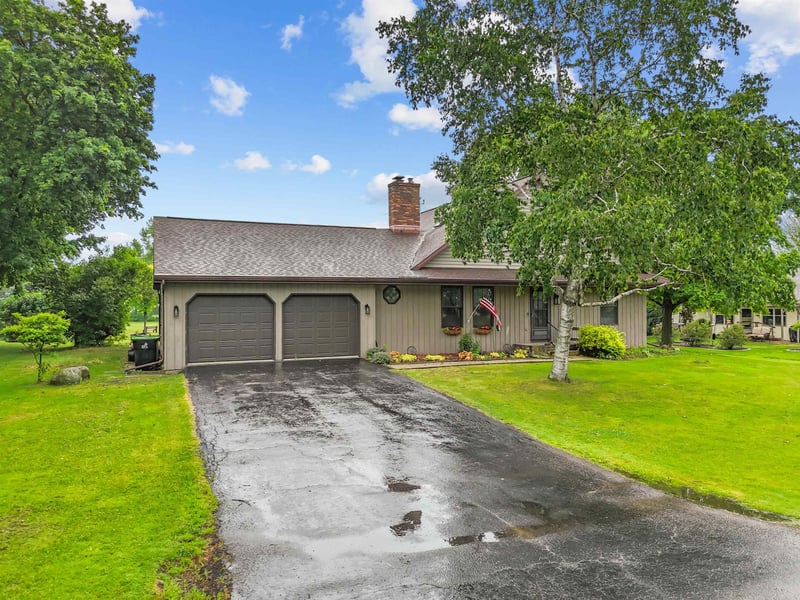 N7725 Palisades Trl, Sherwood, WI 54169-9736