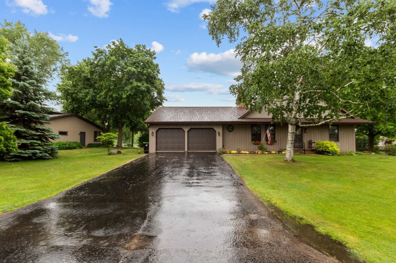 N7725 Palisades Trl, Sherwood, WI 54169-9736
