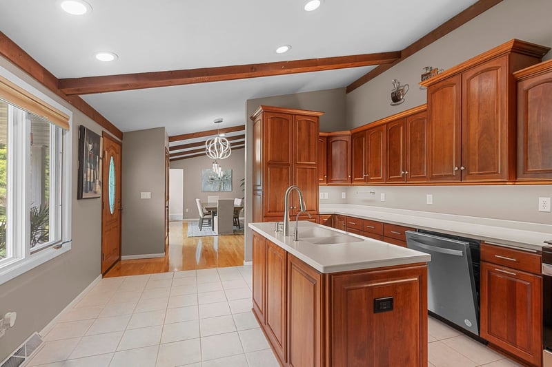 389 Sunlite Dr, Oneida, WI 54155-9218