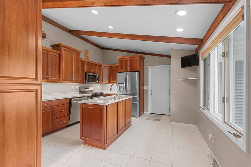 389 Sunlite Dr, Oneida, WI 54155-9218