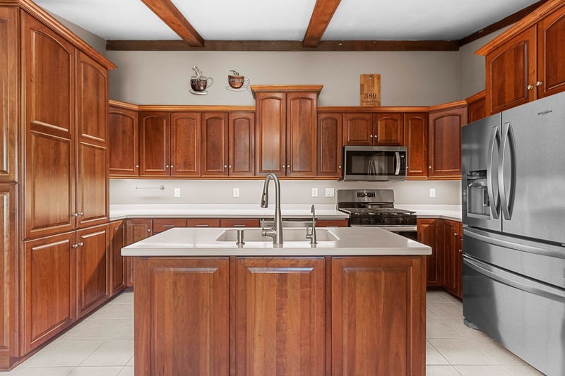 389 Sunlite Dr, Oneida, WI 54155-9218