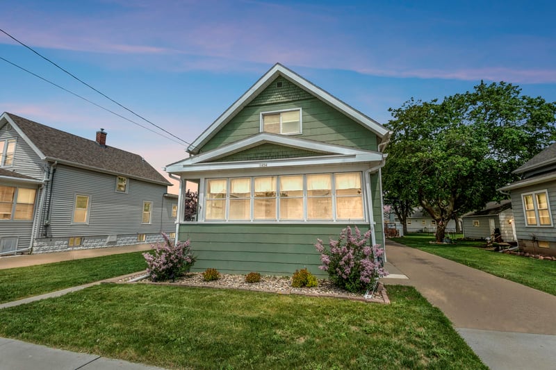 1054 Tyler Ave, Oshkosh, WI 54902
