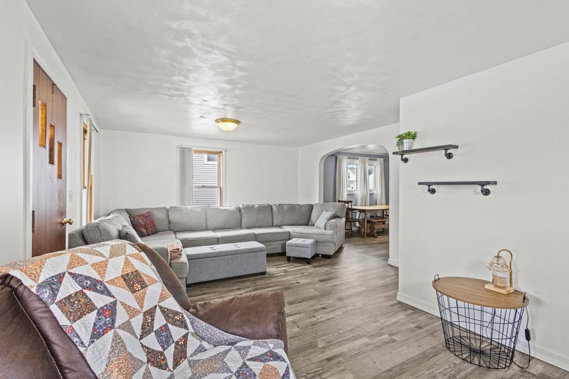 1054 Tyler Ave, Oshkosh, WI 54902