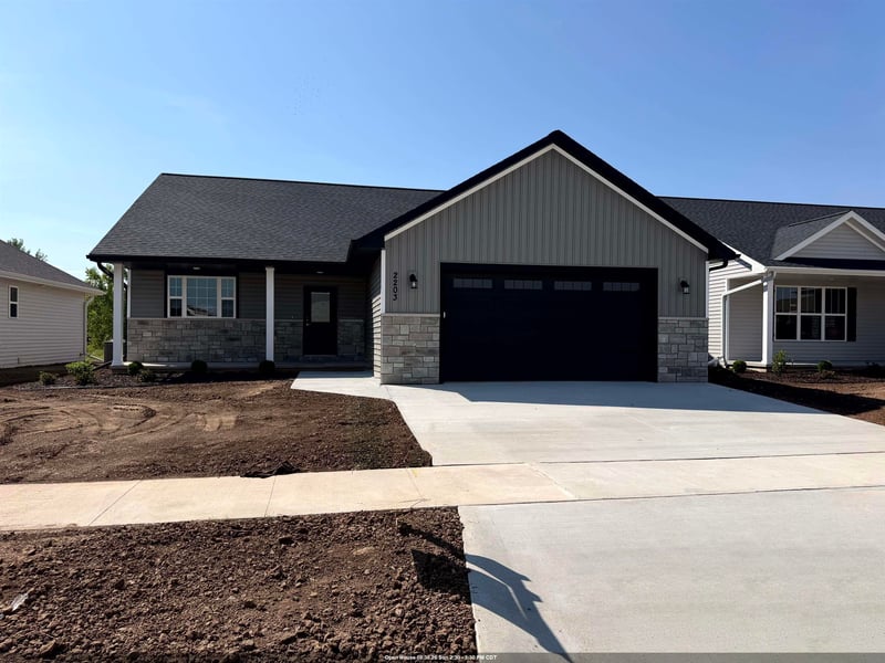 2203 Golden Gate Dr, Appleton, WI 54913