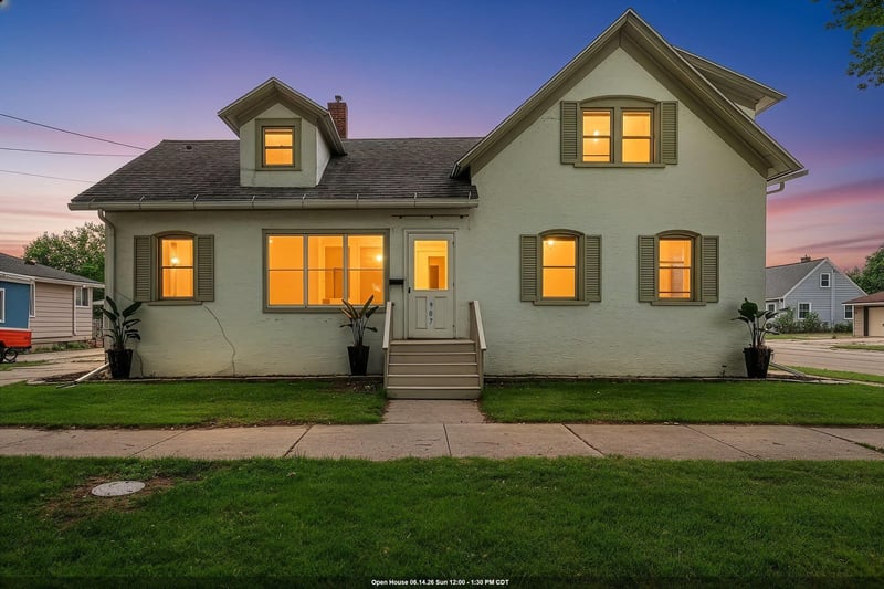 907 Elmore St, Green Bay, WI 54303