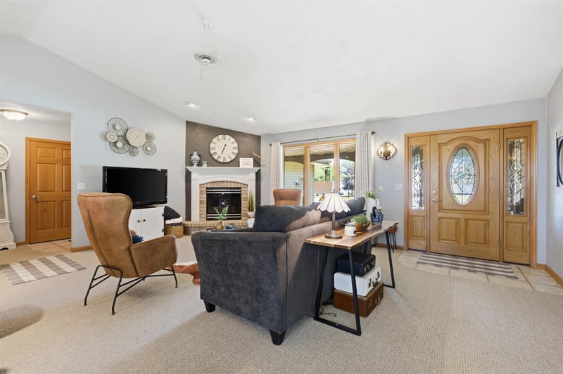 205 Oak Knoll Ct, Hortonville, WI 54944