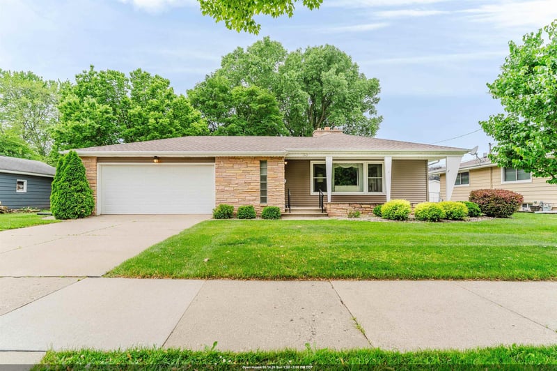 1947 Mccurdy St, Oshkosh, WI 54902