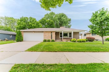 1947 Mccurdy St, Oshkosh, WI 54902
