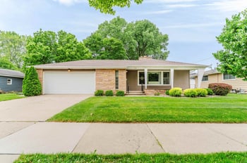 1947 Mccurdy St, Oshkosh, WI 54902