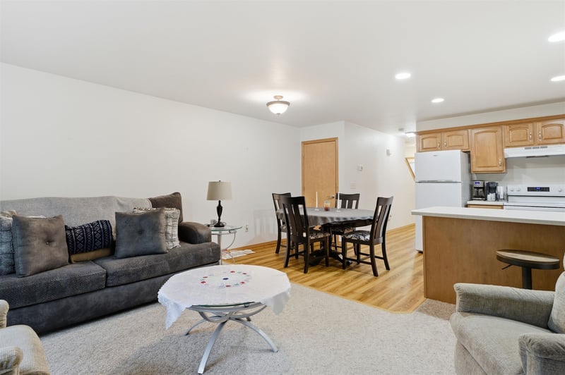 2127 Royal Crest Cir #3, Green Bay, WI 54311