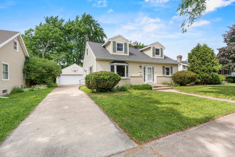 1136 Roberts Ave, Appleton, WI 54914
