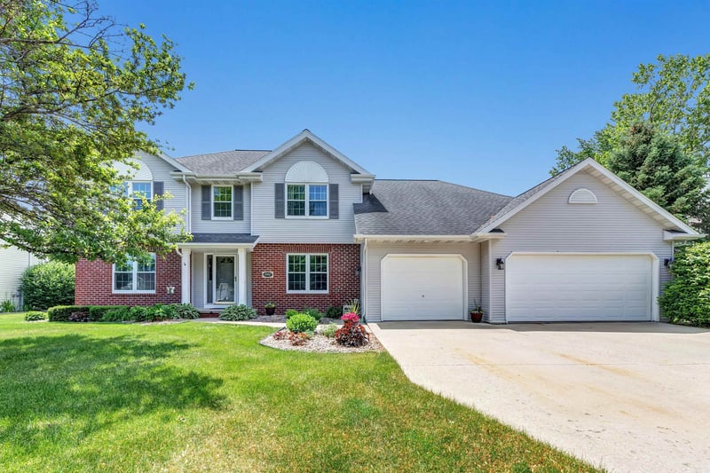 1990 Tyler Ln, De Pere, WI 54115