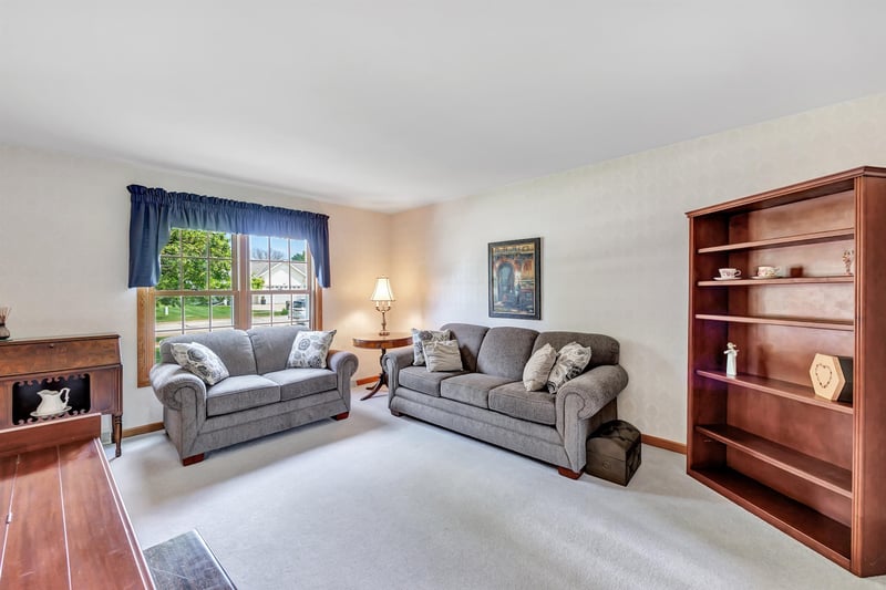 1990 Tyler Ln, De Pere, WI 54115