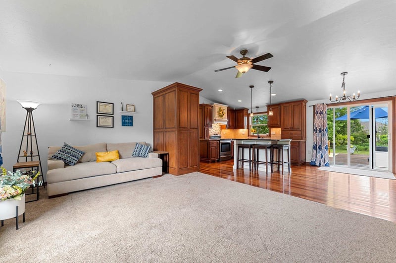 2542 Riverview Dr, Green Bay, WI 54313