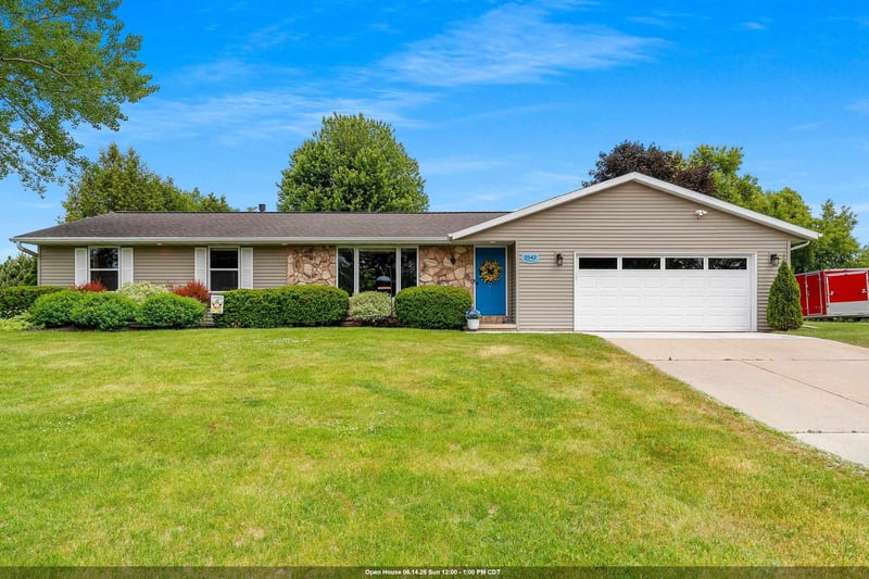 2542 Riverview Dr, Green Bay, WI 54313