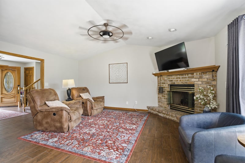 926 Millbrook Dr, Neenah, WI 54956