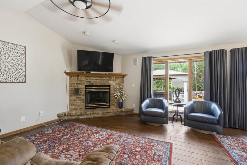 926 Millbrook Dr, Neenah, WI 54956