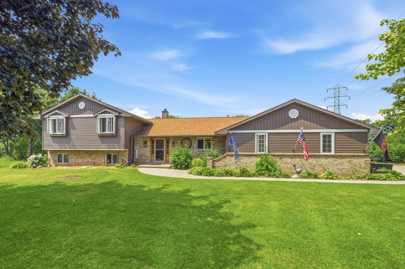 926 Millbrook Dr, Neenah, WI 54956