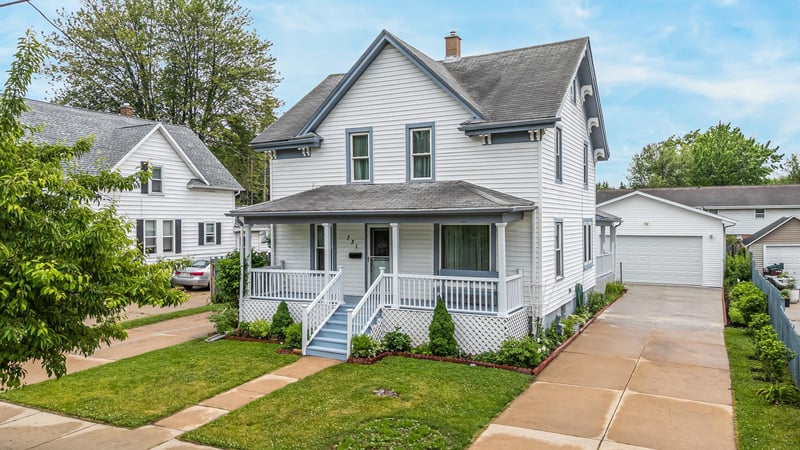 731 1st St, Menasha, WI 54952