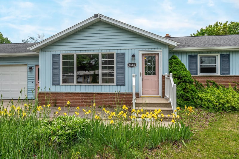 1614 Dawn St, Algoma, WI 54201