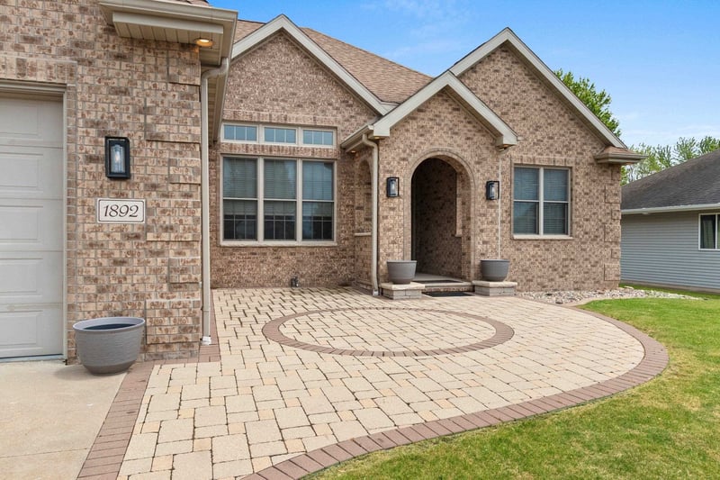 1892 Sunrise Ln, Appleton, WI 54913-5446