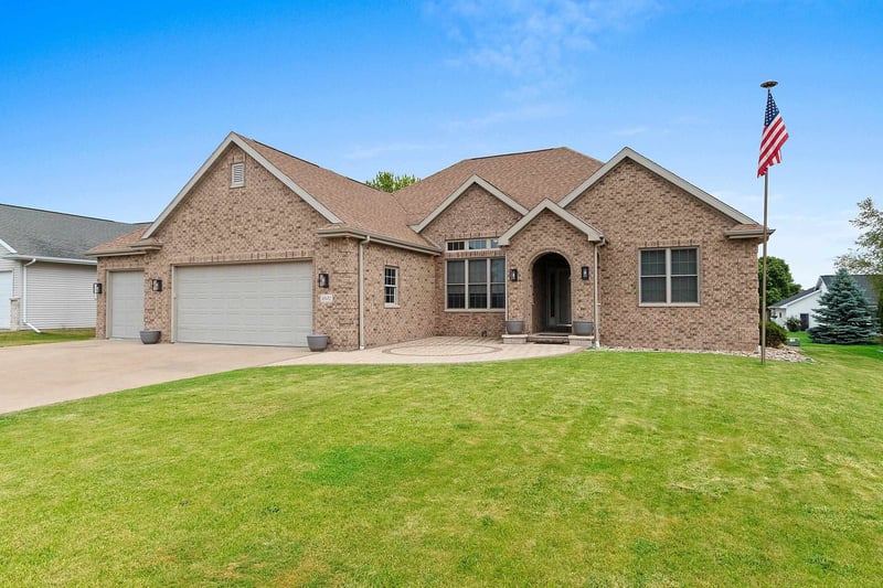 1892 Sunrise Ln, Appleton, WI 54913-5446