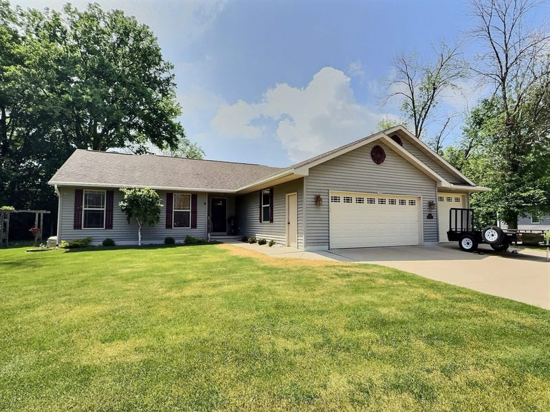 1085 Hillwood Run Dr, Oshkosh, WI 54901