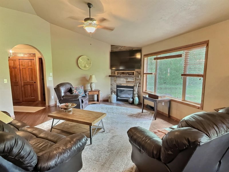 1085 Hillwood Run Dr, Oshkosh, WI 54901
