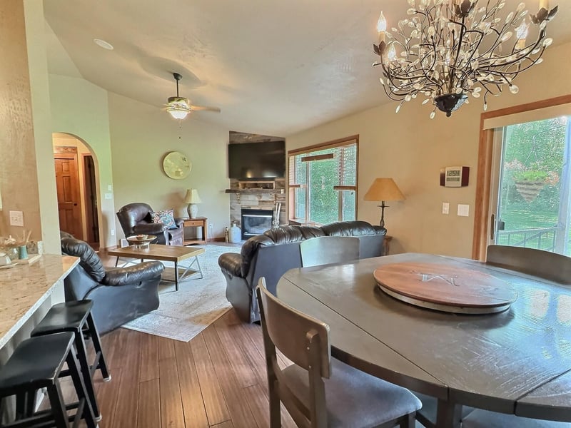1085 Hillwood Run Dr, Oshkosh, WI 54901