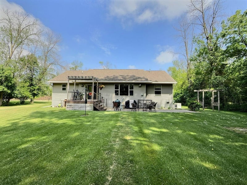 1085 Hillwood Run Dr, Oshkosh, WI 54901