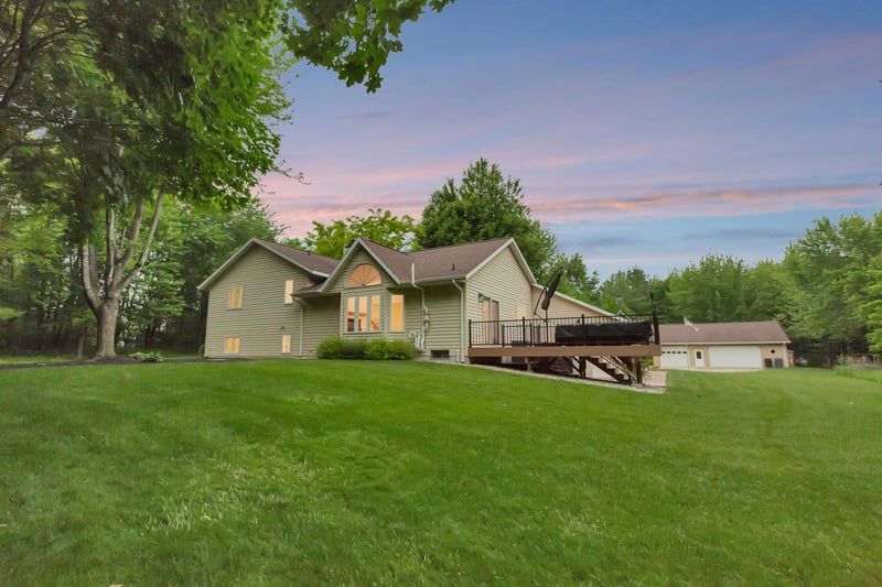 N5210 Whitetail Dr, Seymour, WI 54165
