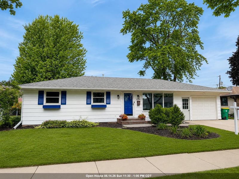 1604 Walls St, Green Bay, WI 54304-3224