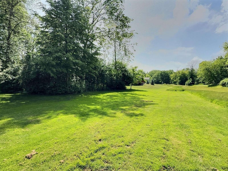 1070 Zacher Dr, Oshkosh, WI 54901