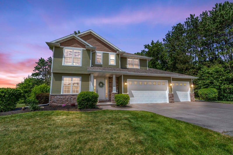 W7574 Cross Country Ln, Hortonville, WI 54944
