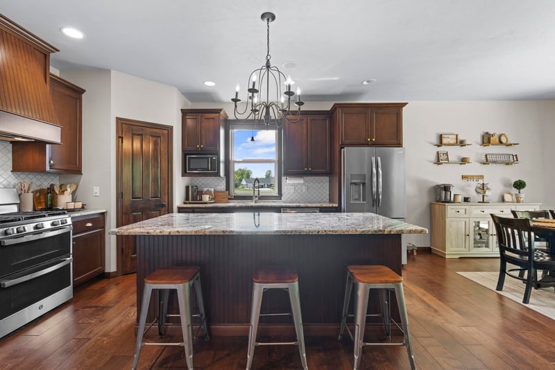 W7574 Cross Country Ln, Hortonville, WI 54944