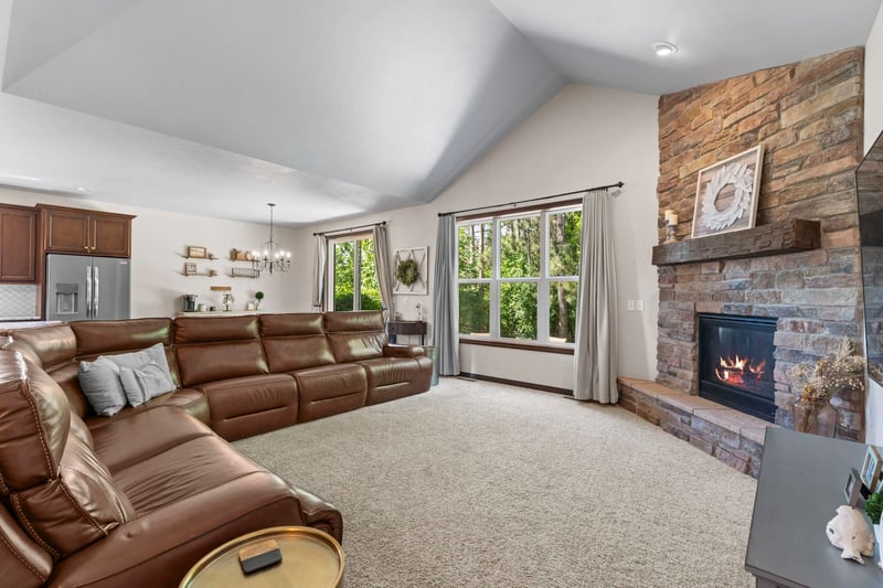W7574 Cross Country Ln, Hortonville, WI 54944