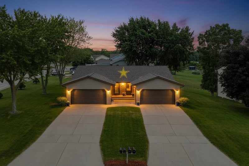 2730 Aquarius Rd, Green Bay, WI 54311